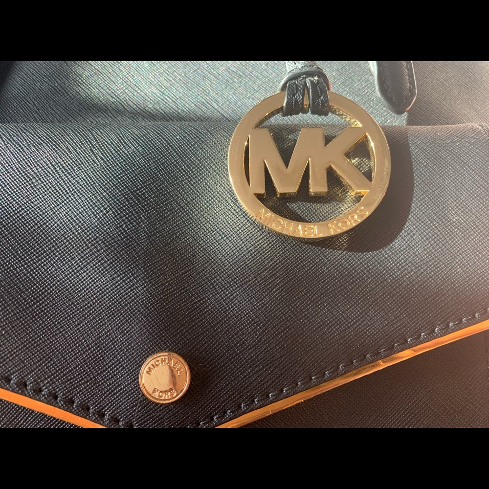 Michael Michael Kors Jet Set Tote - Picture 4 of 6